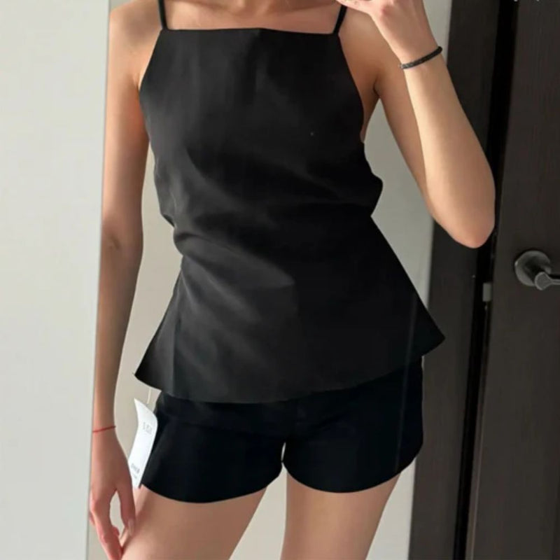 Regata Feminina Elegante com Costas Nua e Gola Reta