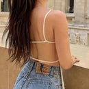 Regata Feminina Elegante com Costas Nua e Gola Reta